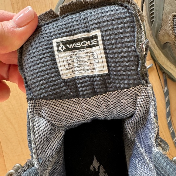 Worn only twice - Picture 2 of 3